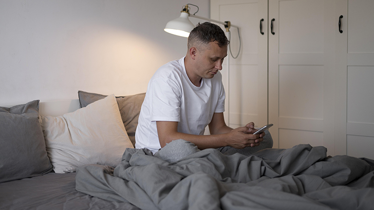 how to stop negative thoughts before bed